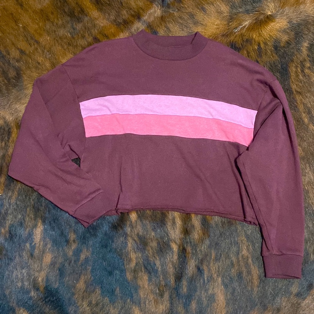 American Eagle Cropped Crew Neck- Size M